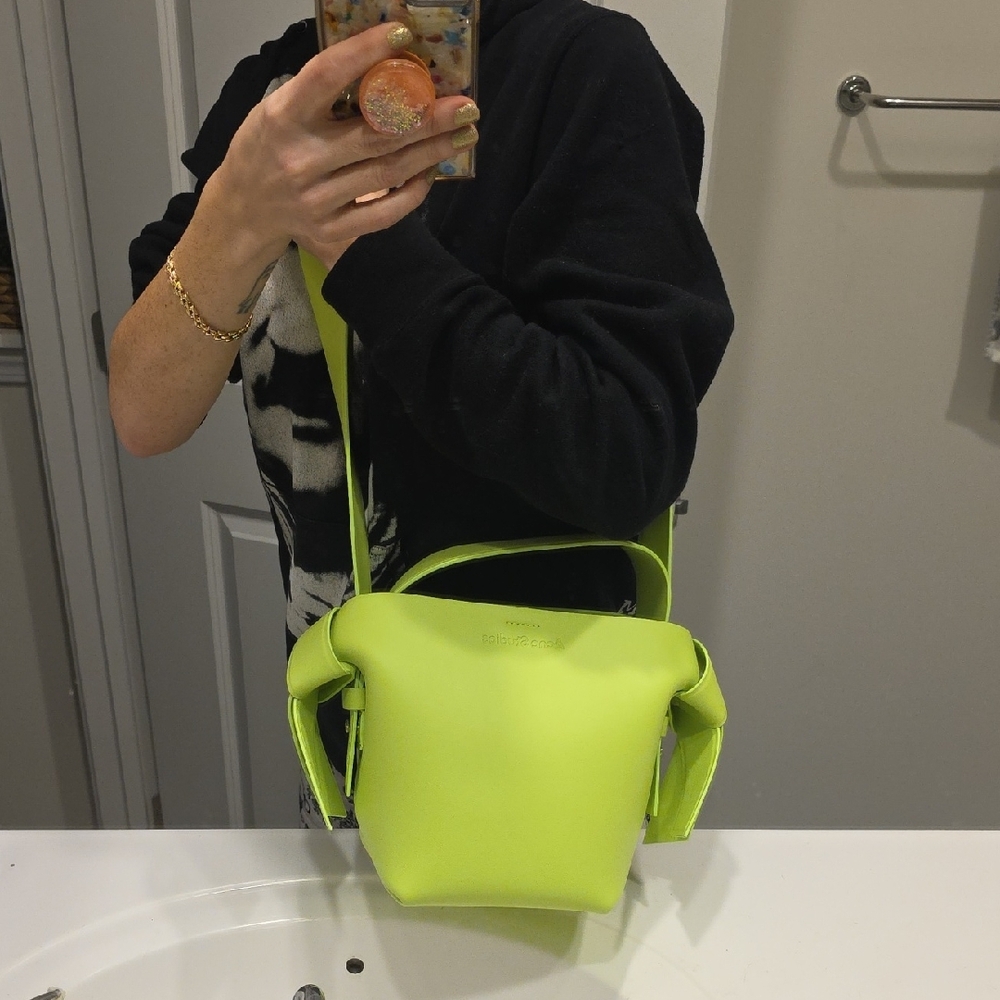 Acne Studios Neon Green Musubi Small - Picture 7 of 7